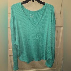 American Eagle Long Sleeve Plush Ribbed V-Neck Tshirt